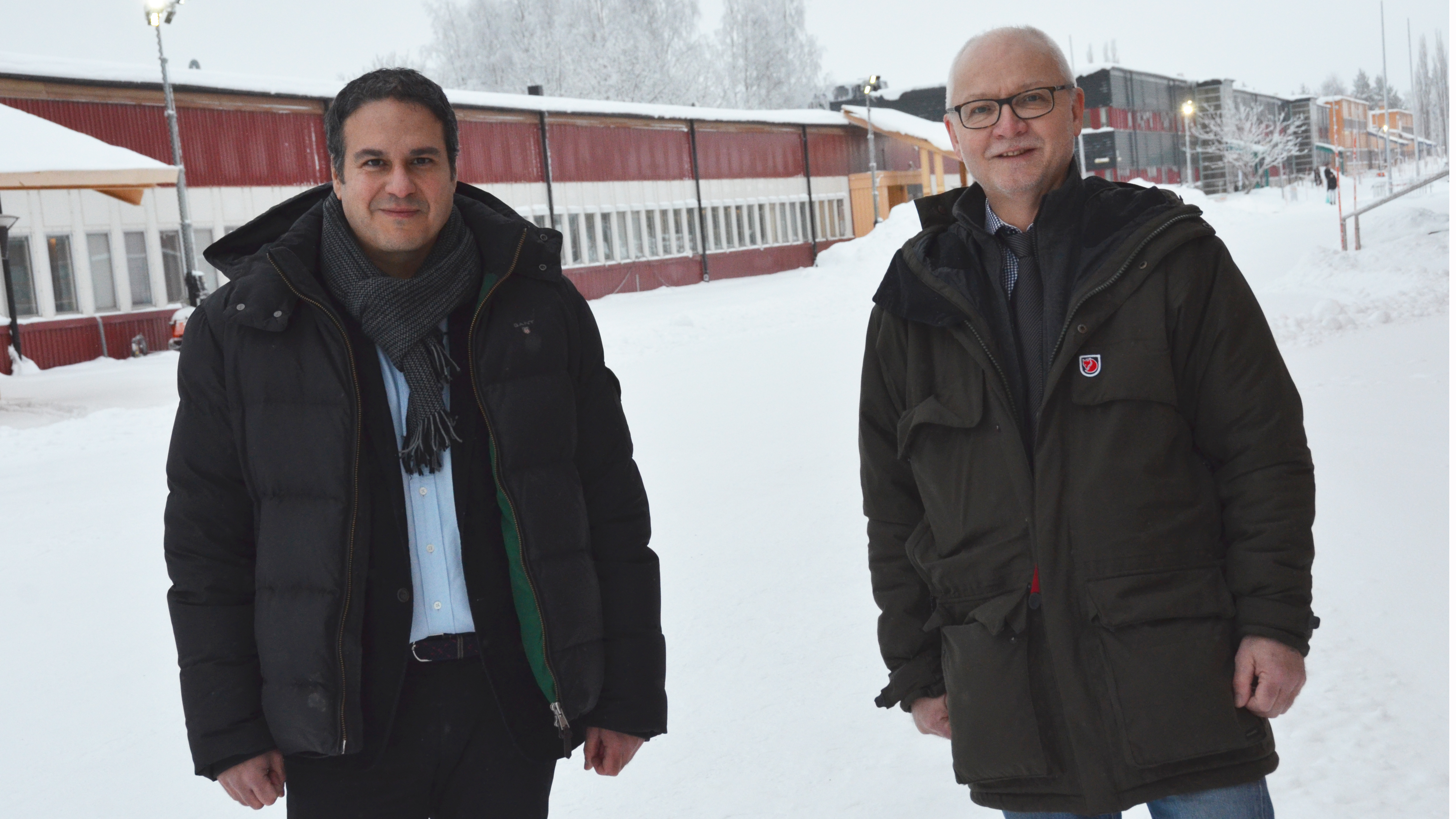 Från vänster: George Nikolakopoulos, professor i robotik och AI, och Håkan Schunnesson, professor i gruv- och berganläggningsteknik vid Luleå tekniska universitet. Foto: LTU
