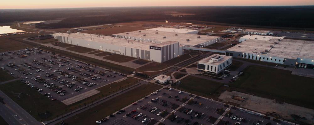 Volvo Cars har det senaste decenniet investerat 1,3 miljarder dollar i anläggningen i South Carolina. Fabriken har för närvarande en installerad produktionskapacitet på 150 000 bilar per år. Foto: Volvo Cars