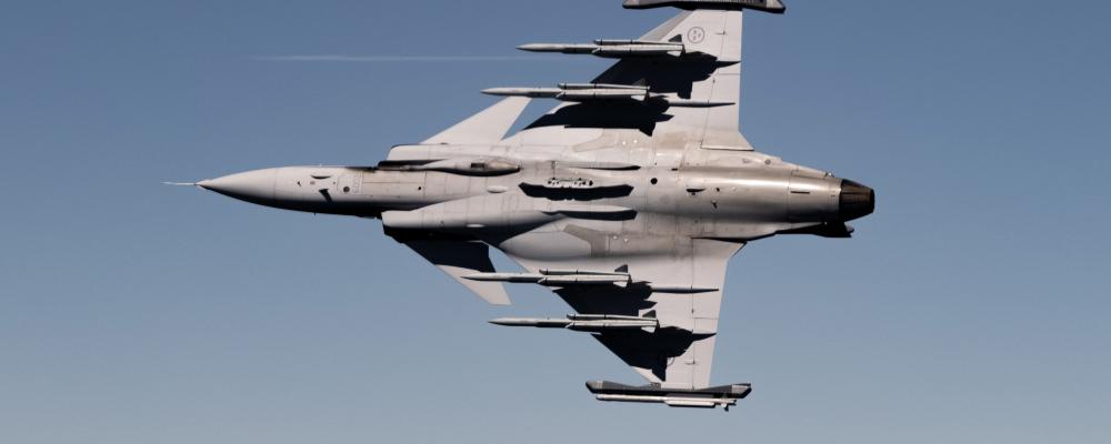 Lavettsystemet används för att bära jaktrobotar och motmedelsfällare på Gripen C/D och Gripen E. Pressbild.