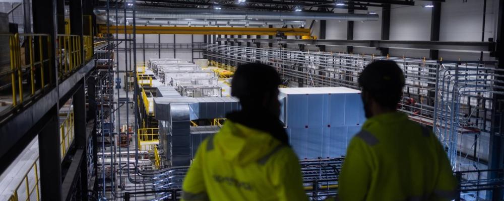 Revolt är en av Europas största fullt integrerade batteriåtervinningsanläggningar, med en installerad återvinningskapacitet på 8 500 ton per år och infrastruktur för ytterligare expansion. Foto: Lyten