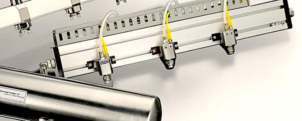 Tekniska lösningar som rengöringsnålar och särskilda munstycken som motverkar beläggningsrester kan också bidra till stabilare drift under längre körningar. Bild: Spraying Systems Co.