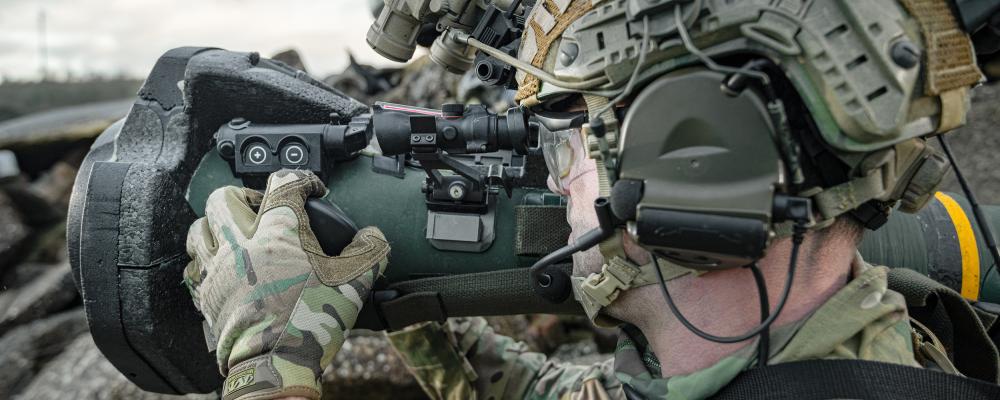 NLAW är ett pansarvärnssystem som avfyras från axeln. Foto: Saab