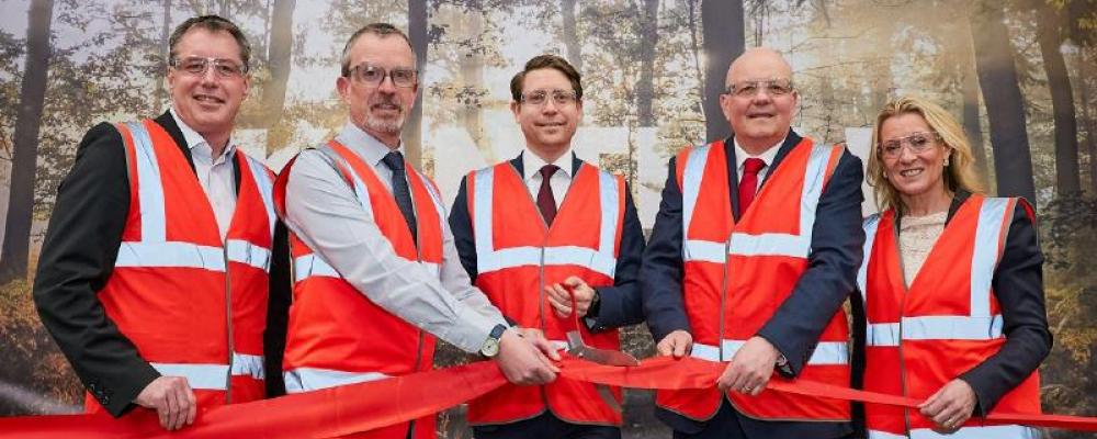 På bilden: Peter Lindelöv, Global Operations Manager, BU Heating Systems Kanthal, Scott Lawson, Production Unit Manager, Perth Kanthal, Robert Stål, President Kanthal, Simon Lile, President of Business Unit Heating Systems, Kanthal och Yvonne Edenholm, Press and Media Relations Manager, Kanthal och Alleima Foto: Fraser Band