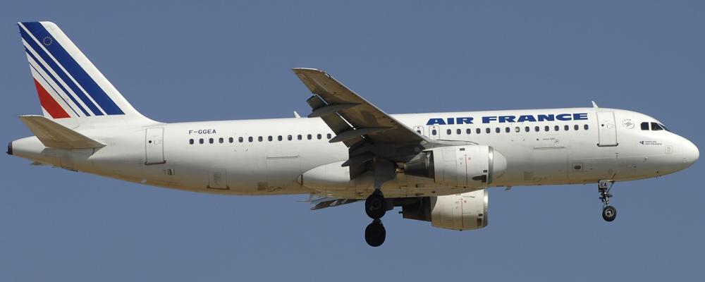 Efter årtionden av ”obestridd dominans” har Boeings 737-flygplan fått lämna över titeln som världens bäst säljande kommersiella flygplan till A320 från Airbus. Foto: Aldo Bidini/Wikimedia Commons