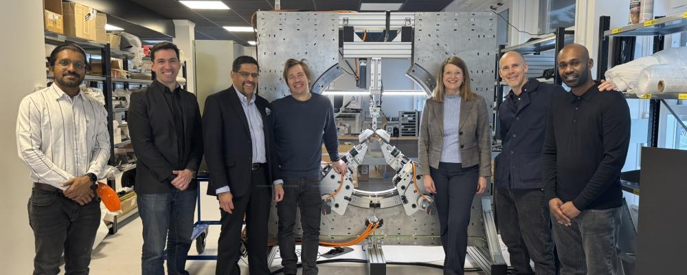 Vinel Valsala, examensarbetare från Uppsala Universitet, Gael Chosson Innovation Station Manager Alstom, Ganesh Chandramouli E&M Product Manager Alstom, Tue Beijer CTO och medgrundare Stilfold, Maria Signal Martebo MD Sweden Alstom, Jonas Nyvang VD och medgrundare Stilfold, Elgamri Abdalla, examensarbetare från Uppsala Universitet (tjänstledig medarbetare från Alstom Services). Foto: Alstom