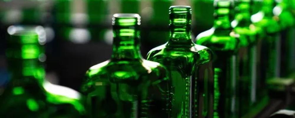 Det är tekniskt mer utmanande att producera färgat glas med bibehållen kvalitet i elektrifierade ugnar, särskilt för färger som kräver specifika kemiska sammansättningar.  Foto: Ardagh
