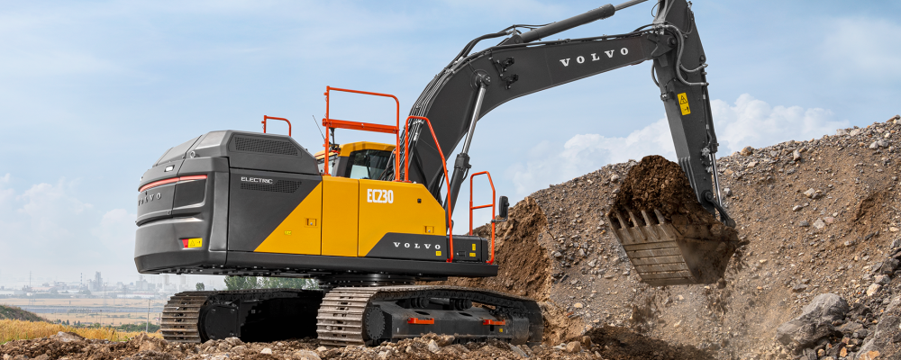 Fabriken, med en beräknad investeringskostnad på cirka 700 miljoner kronor, får en årlig produktionskapacitet på 3 500 maskiner. Den kommer att tillverka både eldrivna och förbränningsmotordrivna bandgrävmaskiner i viktklasserna från 14 till 50 ton.  Foto: Volvo CE