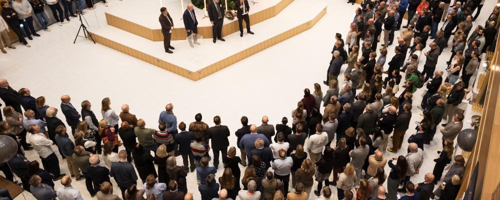 På scen från vänster: Carl-Johan Bergholm, chef för Saabs affärsområde Surveillance, Micael Johansson, vd Saab, Martin Eliasson, ordförande i byggnadsnämnden Solna stad, Johan Zachrisson, affärsutvecklingschef på Fabege. Foto: Fabege