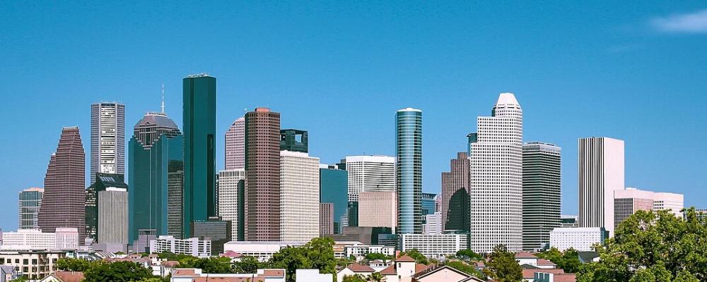 Houstons centrum och skyline. Foto: Wikipedia Common Lic, kredit:
https://www.pexels.com/photo/buildings-city-houston-skyline-1870617/