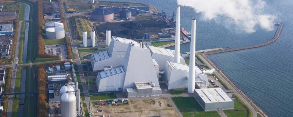 Det danska energibolaget Ørsted tilldelades nyligen ett 20-årigt kontrakt från danska Energistyrelsen för sitt projekt ”Ørsted Kalundborg Hub” för koldioxidinfångning och lagring (CCS). Därmed skulle Danmarks stora CCS-upphandling fånga in miljontals ton koldioxid, men lockade betydligt färre projekt än planerat. Foto: Ørsted