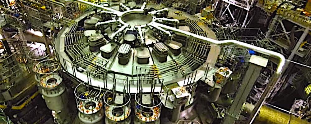 Kinesisk thorium reaktor. Prototypen nådde full driftseffekt i juni 2024, och nu – mer än ett år senare – har forskarna laddat om bränslet medan reaktorn fortfarande var i drift, något som aldrig tidigare gjorts i världen. Framgången tillkännagavs nyligen av Xu Hongjie, chef för det vetenskapliga teamet bakom toriumreaktorprojektet, under ett slutet möte vid Kinas vetenskapsakademi (CAS). – Vi befinner oss nu i framkanten av den globala kärntekniska innovationen, sade han.
Bild: Chinese Academy of Sciences (CAS)