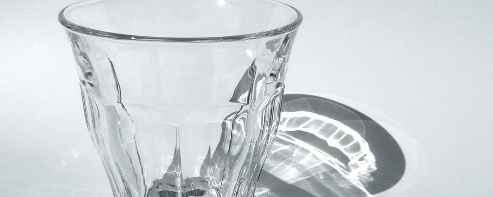 Den franska glastillverkaren bakom det ikoniska Duralex-glaset gick i konkurs häromåret och togs över av de anställda i juli 2024. Foto: Denkhenk/Wikimedia Commons