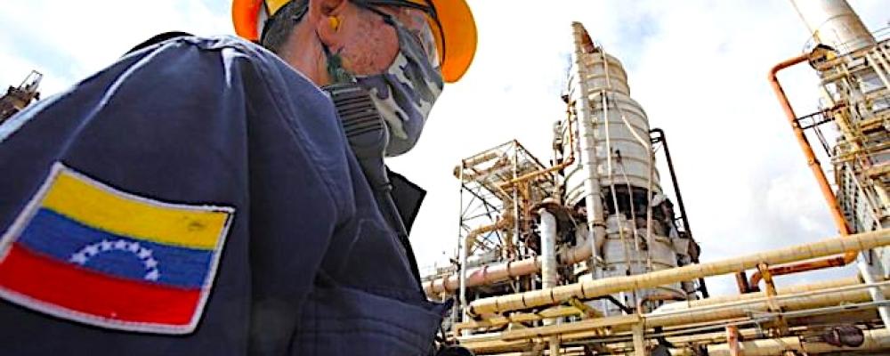 Ett oljeraffinaderi i Venezuela. Foto: (MPPCI) Creative Commons Lic.