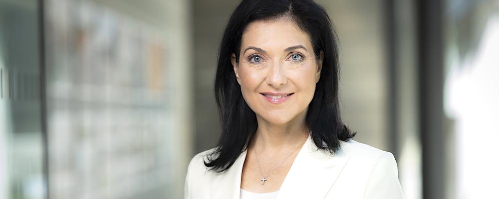 Katherina Reiche, minister för BMWi, Tysklands närings- och energidepartement, håller med om mycket av kritiken. Man hänvisar till förändrade geopolitiska villkor, överoptimistiska antaganden och regulatorisk osäkerhet som orsaker till förseningen. Foto: BMWi, Tysklands närings- och energidepartement.