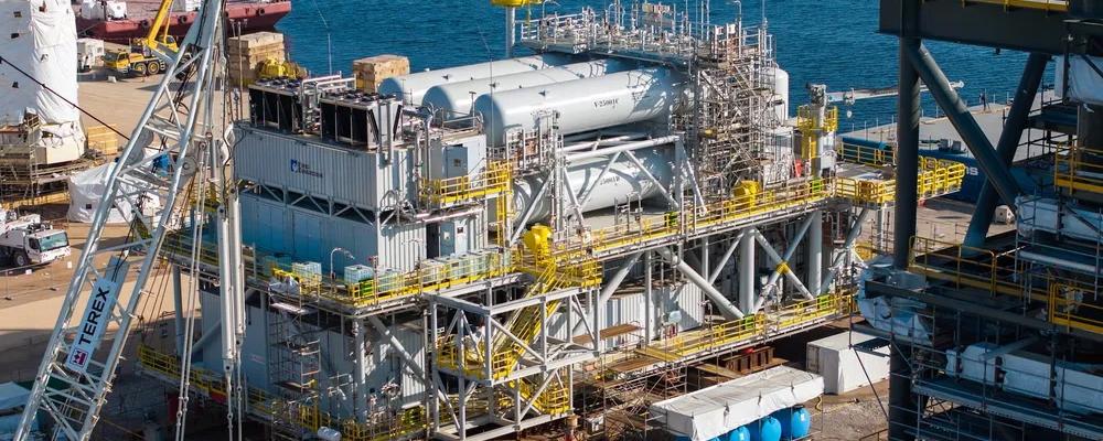 Det krisdrabbade franska elektrolysörföretaget Elogen har levererat sin första PEM-elektrolysör på 2,5 megawatt till ett innovativt projekt i Nederländerna – men det kan också bli företagets sista, då dess framtid just nu är osäker. Baseload Power Hub, som innehåller Elogens elektrolysör, vid kaj i Eemshaven. Foto: Elogen