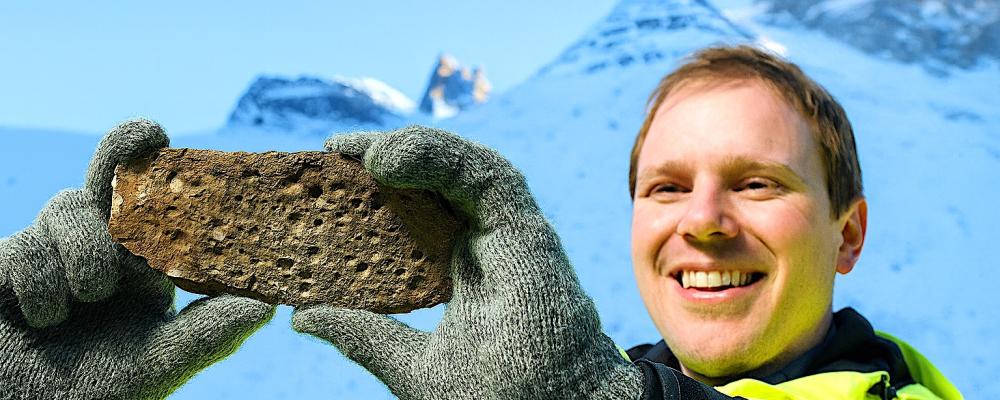 Geolog i arktisk miljö. Växande internationell efterfrågan och stigande geopolitiska spänningar har gjort grafit till en central del av den europeiska industripolitiken. Symbolbild:
Illustration: AI-genererad bild.
Upphovsrätt © Conventus