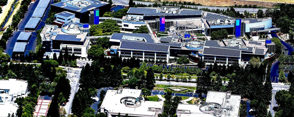 Flygvy över Googles huvudcampus, som i dag ägs av Meta, i Mountain View, Kalifornien. Foto: Wikipedia Commons. Kredit: Austin McKinley.