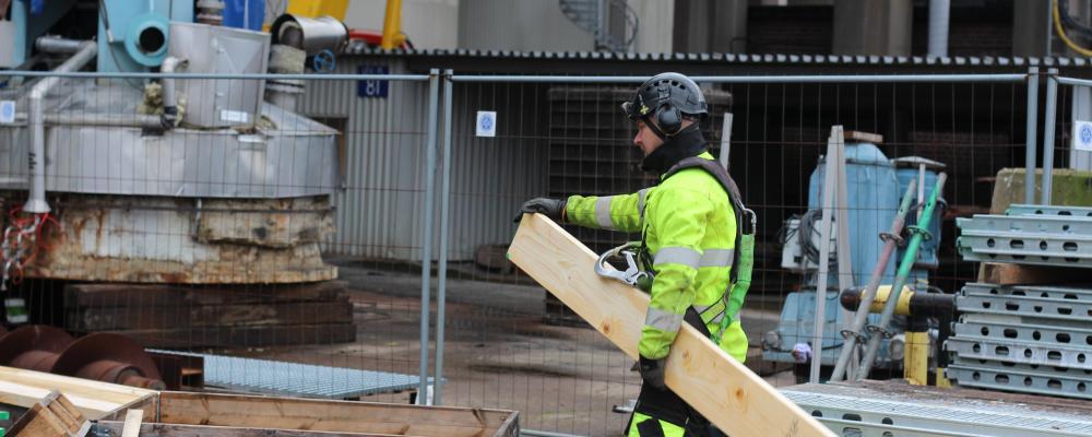 Inköpschefsindex (PMI - Purchasing Managers Index) är en konjunkturmätare för den svenska ekonomin som genomförs i samarbete mellan Swedbank och Silf för dels tillverkningsindustrin dels tjänstesektorn.