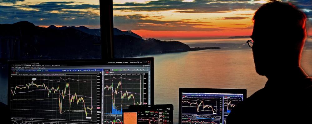 Investerare flyttar kapital till europeiska aktier. Pengaflöden vänder i riktning mot Europa och försvarsindustrin. Bild: Creative Commons Lic. Kredit: S.Tokmakov