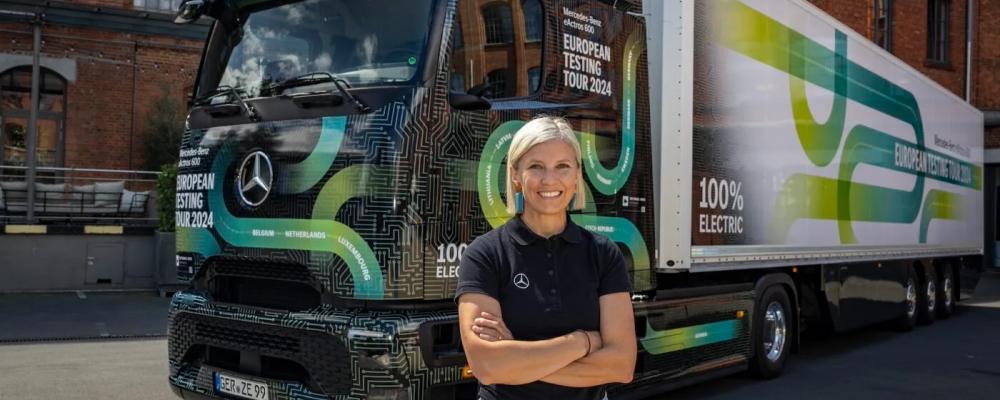 – Vi för samman två starka partners för att bygga ett ännu starkare företag och tillsammans lyckas med att ställa om transportsektorn i en mer hållbar riktning – sa Daimler Trucks koncernchef Karin Rådström. Foto: Daimler Trucks