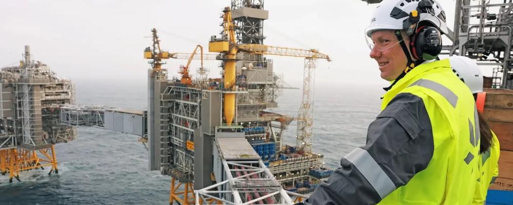 Kjetil Hove, verkställande direktör för utveckling och produktion i Norge, under ett besök på Johan Sverdrup-fältet i Nordsjön. Foto: Arne Reidar Mortensen / © Equinor.
