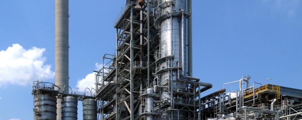 Orlens raffinaderi i Kralupy. ORLEN Unipetrol är ett av de största företagen i Tjeckien sett till omsättning och har över 5 000 anställda. Foto: Orlen Unipetrol Group