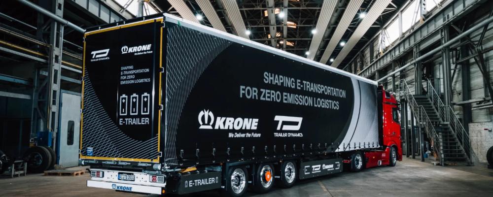 Krone har sitt huvudkontor i Tyskland och säljer bland annat curtainsider-släp, kyltrailers och växelflak. Polen har under de senaste två decennierna blivit en av Europas viktigaste marknader för transport- och logistiksektorn, vilket gör landet strategiskt viktigt för många fordons- och trailerproducenter. Foto: Krone