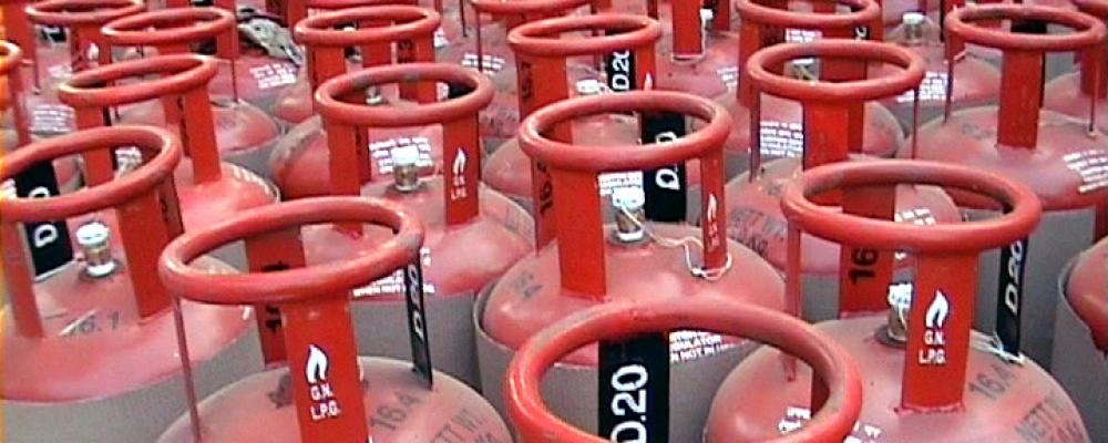 Lagring av gasflaskor med flytande gas i Indien. Foto: Wikipedia Common Lic. Kredit: Krish Dulal