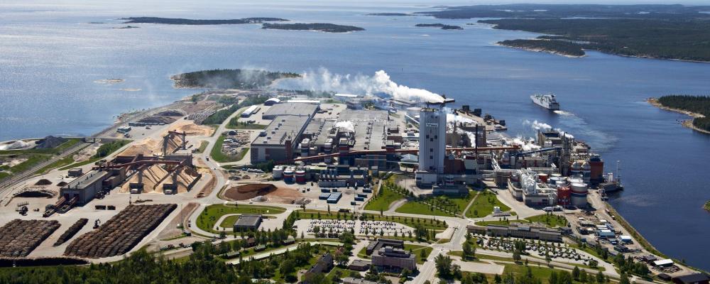 Fabriken i Husum där investeringen i en ny torkmaskin pausas. Foto: Per Ågren Media-Bild/Metsä Group