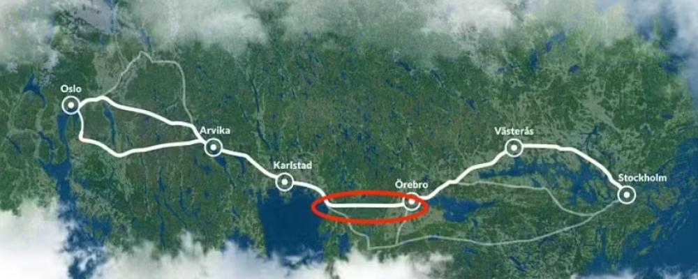 Sträckan mellan Örebro och Kristinehamn på den planerade nya järnvägen benämns Nobelbanan och är markerad i rött. Väster om Arvika mot Oslo finns två alternativa förslag till sträckning. Bild: Oslo-Sthlm 2.55
