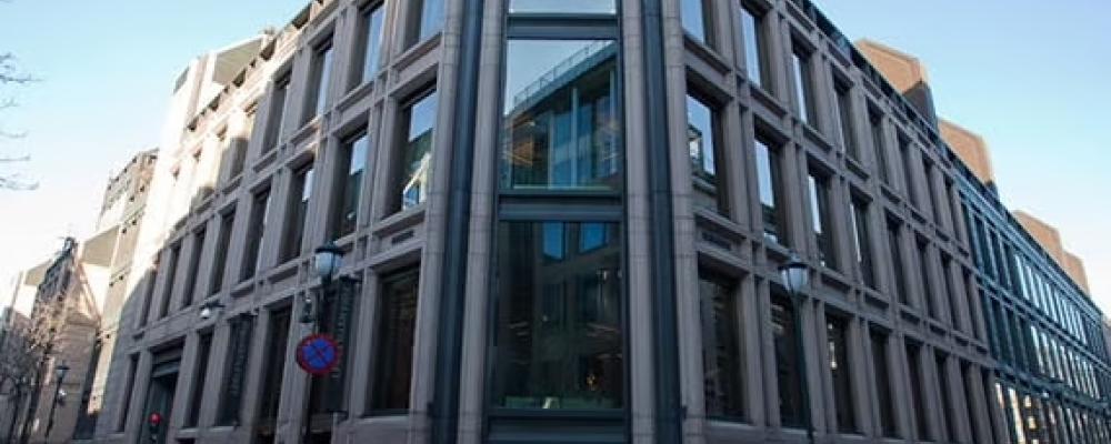 Norska Oljefondens syfte är att säkerställa långsiktig förvaltning av intäkterna från Norges olje- och gasresurser. Dess uppdrag är att förvalta tillgångarna och uppnå högsta möjliga avkastning, så att förmögenheten kommer både nuvarande och framtida generationer till del. Foto: Norska Oljefonden eller The Government Pension Fund Global på engelska.