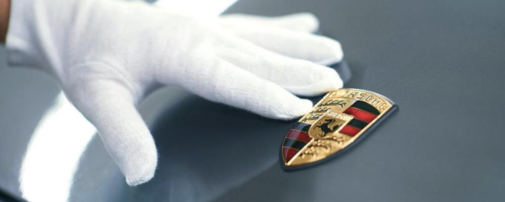 Porsche intar tredjeplatsen bland de mest omtyckta bilmärkena i Tyskland. Det speglar märkets starka ställning på hemmamarknaden. Trots att det är en tillverkare av sport- och premiumbilar – med ett relativt smalt modellutbud och höga priser – har märket lyckats bygga upp ett förtroende långt bortom sportbilsentusiaster. Foto: Porsche