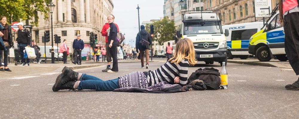 Klimatdemonstration mot biltrafik. Foto: Pixabay, Creative Commons Lic. Kredit: Serpae