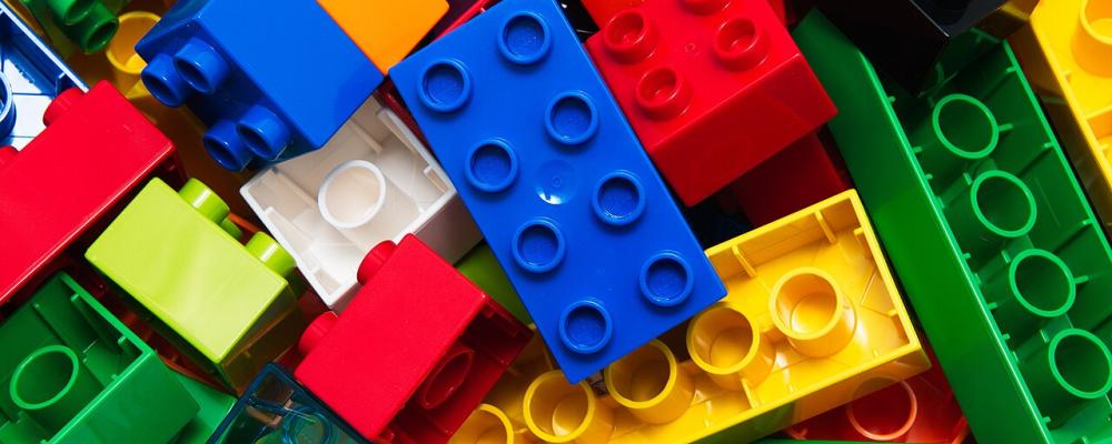 Betongföretaget anses ha dragit "otillbörlig fördel" av  leksakstillverkaren genom de många hänvisningarna till ”lego”. Bild: Ralf Roletschek/Wikimedia Commons