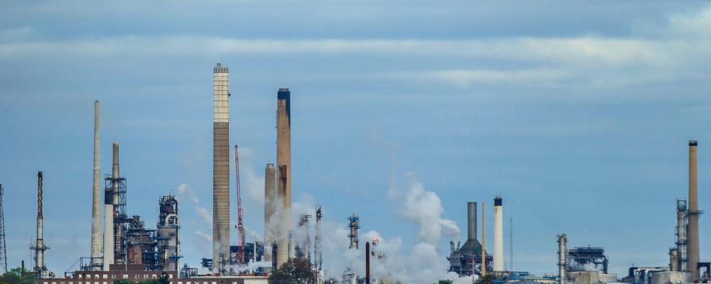 Oljeraffinaderi. Symbolbild. Foto: Creative Commons Lic. Kredit: Michaelk