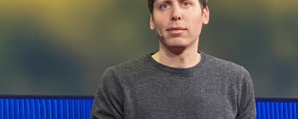 Sam Altman har föreslagit nya tekniska lösningar som ska kunna bevisa att en person verkligen är människa – bland annat det omdiskuterade projektet ”The Orb” från hans organisation Tools for Humanity. Foto: Wikipedia Common Lic. Kredit: Artem.G (diskussion | bidrag) laddade upp ett verk av Steve Jurvetson från https://www.flickr.com/photos/jurvetson/54446118165/
 med UploadWizard