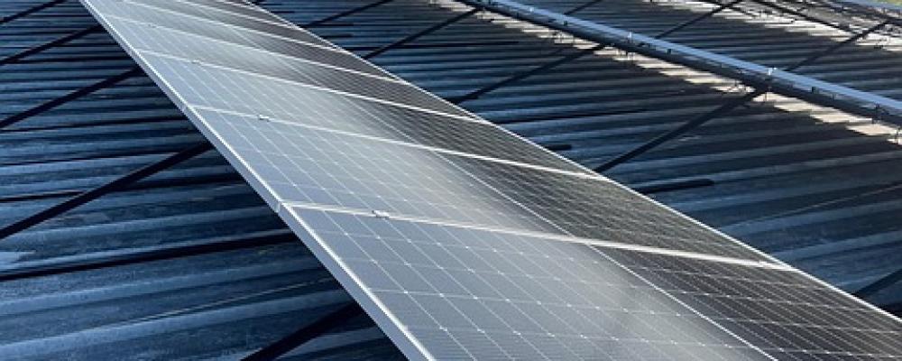 År 2010 bedömde IEA att världen skulle nå 410 gigawatt installerad solkraft till 2035. Redan nu finns mer än fyra gånger så mycket, varav omkring hälften i Kina.    Foto: Creative Commons Lic. Kredit: Superadsmaker