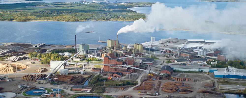 Anläggningen Veitsiluoto i Kemi, Finland, har en årlig total kapacitet på 790 000 ton. (Foto: Stora Enso)