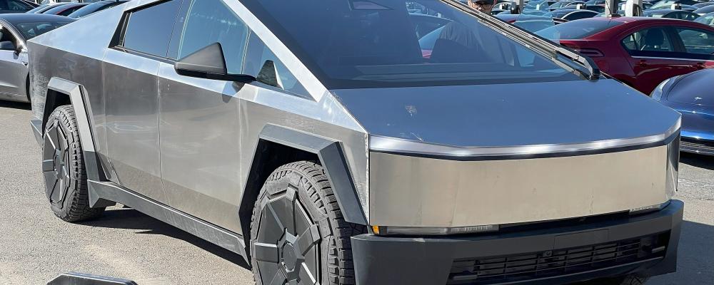 Cybertruck var tänkt att revolutionera eldrivna pickupmarknaden men har snarare blivit en symbol för tekniska utmaningar, återkallelser och försenade förväntningar. Foto: Wikipedia Commons, kredit: Lcaa9