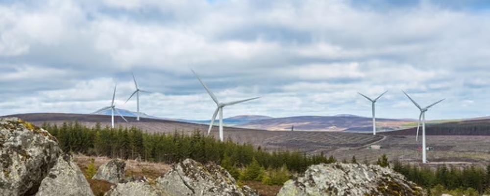 Vattenfall har fattat det slutliga investeringsbeslutet för den landbaserade vindkraftsparken Clashindarroch II, ytterligare ett steg i bolagets arbete att stötta övergången till fossilfri energi och bidra till Storbritanniens netto-nollambitioner. Foto: Vattenfall