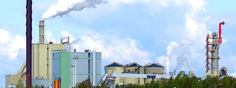 Stora Ensos massa- och pappersbruk i Veitsiluoto, Kemi, Finland. Foto: Wikipedia Common Lic, kredit: Estormiz