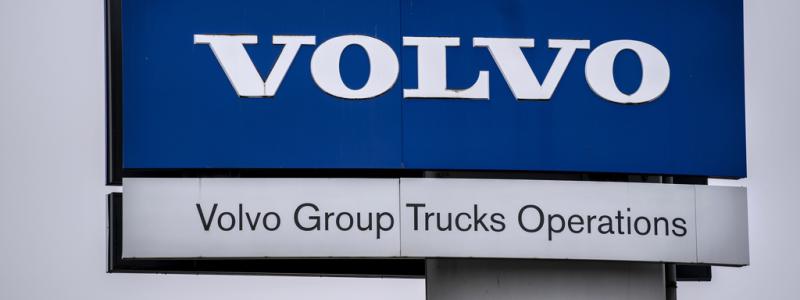Björn Larsson Rosvall/TT: För att möta efterfrågan på eldrivna tunga lastbilar och maskiner vill Volvokoncernen starta en batterifabrik i Sverige. Arkivbild.