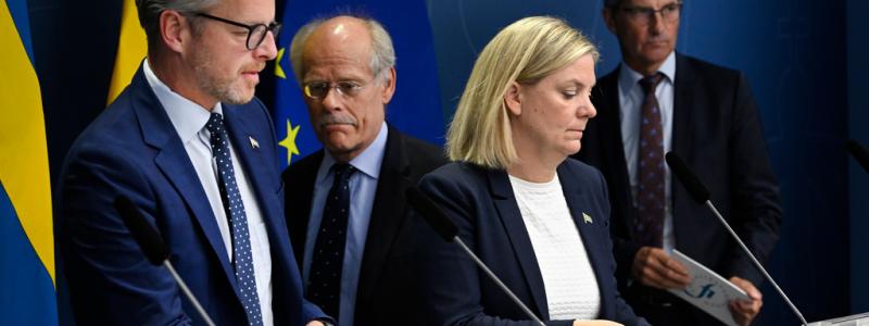 Anders Wiklund/TT: Statsminister Magdalena Andersson (S) höll en pressträff den 3 september med (från vänster) finansminister Mikael Damberg (S), riksbankschef Stefan Ingves och Finansinspektionens generaldirektör Erik Thedéen om åtgärderna.