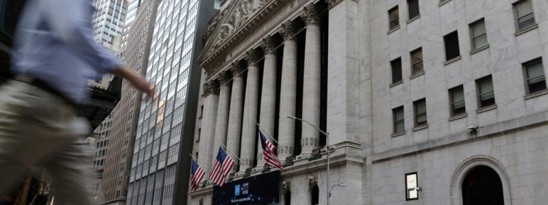Peter Morgan/AP: Börserna på Wall Street i New York sjönk i måndagens handel. Arkivbild.