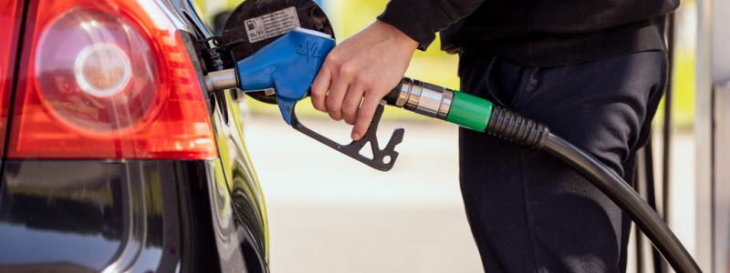 Beate Oma Dahle/NTB/TT: EU:s ministerråd ger Sverige rätt att slopa energiskatten på bensin och diesel i tre månader. Det kan innebära ett flera kronor lägre bensinpris. Arkivbild.