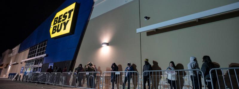 Eli Hartman/AP-TT: Hemelektronikkedjan Best Buy steg kraftigt på den amerikanska börsen. Bild från förra årets Black Friday-köer.