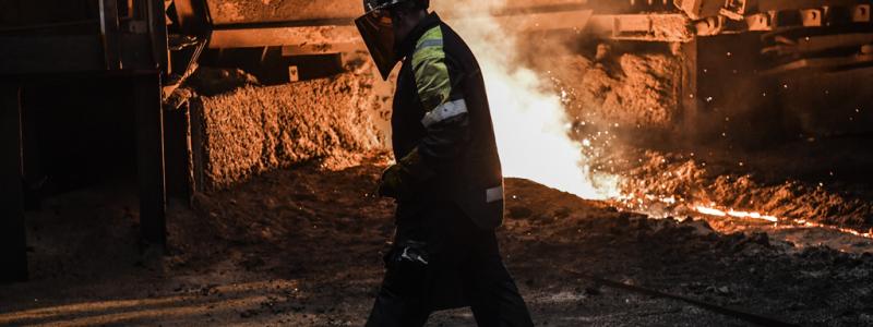 Anders Wiklund/TT: Fortsatt hyfsad god industrikonjunktur. På bilden en masugn vid stålbolaget SSAB i Oxelösund. Arkivbild.