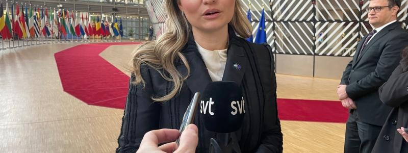 Wiktor Nummelin/TT: Energi- och näringsminister Ebba Busch (KD) på väg in till tisdagens EU-möte i Bryssel.