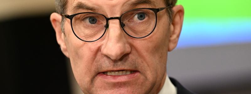 Jonas Ekströmer/TT: Riksbankschef Erik Thedéen är redo trycka på ränteknappen igen. Arkivbild.