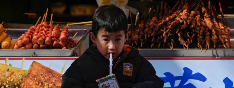 Andy Wong/AP/TT: Livsmedelsinflationen i Kina har till skillnad från andra länder sjunkit.